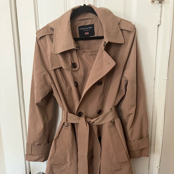 London Fog Women's Classic Beige Trench Coat - Picture 1 of 7